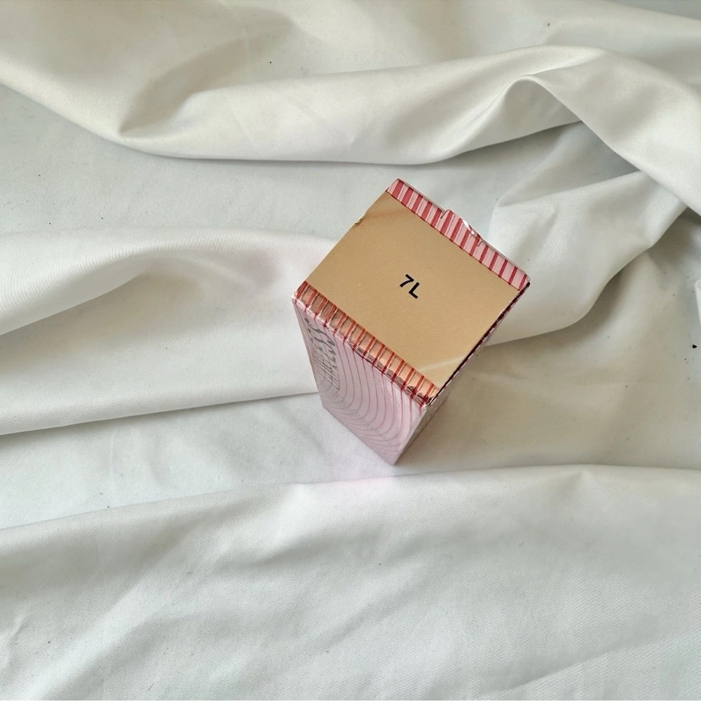 LAWLESS ~ FORGET THE FILLER SKIN PLUMPING FOUNDATION ~ # 7L ~ 1 OZ - Picture 2 of 3